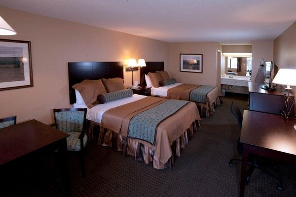 FREDERICKSBURG INN AND SUITES (Fredericksburg)